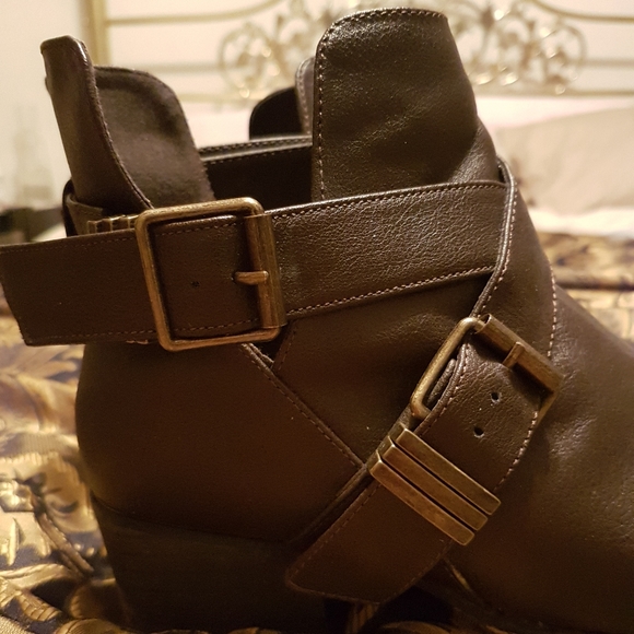 Sz 9 Brown Breckelle's Booties - Picture 2 of 5